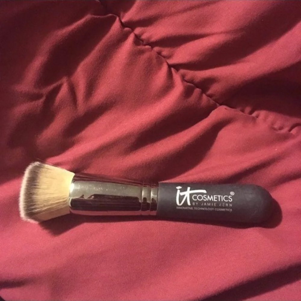 it Cosmetics Buffing Foundation Brush